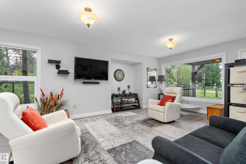 110 1St Avenue, Rural Wetaskiwin County, AB - Indoor Photo Showing Living Room