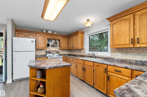 110 1St Avenue, Rural Wetaskiwin County, AB - Indoor Photo Showing Kitchen