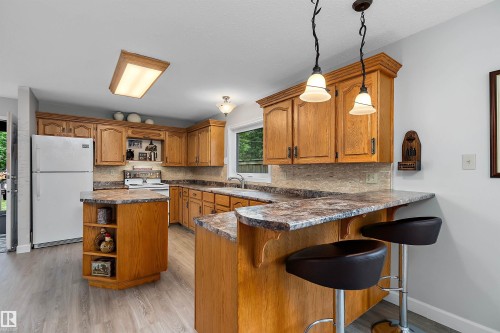 110 1St Avenue, Rural Wetaskiwin County, AB - Indoor Photo Showing Kitchen