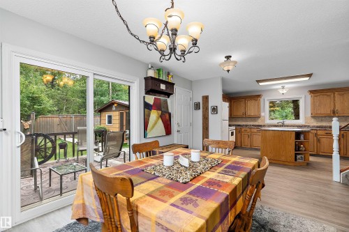 110 1St Avenue, Rural Wetaskiwin County, AB - Indoor Photo Showing Dining Room