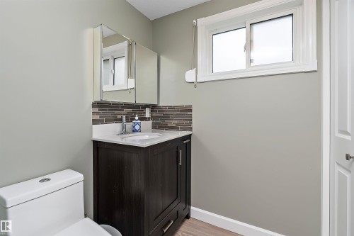 110 1St Avenue, Rural Wetaskiwin County, AB - Indoor Photo Showing Bathroom