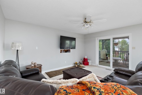 110 1St Avenue, Rural Wetaskiwin County, AB - Indoor Photo Showing Living Room