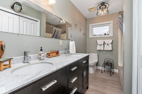110 1St Avenue, Rural Wetaskiwin County, AB - Indoor Photo Showing Bathroom