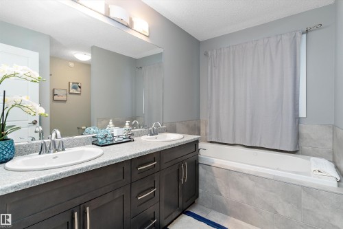 4294 126A Avenue, Edmonton, AB - Indoor Photo Showing Bathroom