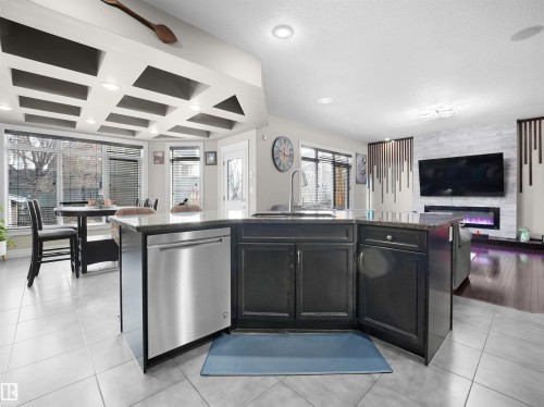 2422 Warry Place Sw, Edmonton, AB - Indoor