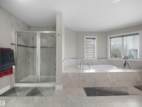 2422 Warry Place Sw, Edmonton, AB - Indoor Photo Showing Bathroom