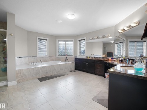2422 Warry Place Sw, Edmonton, AB - Indoor Photo Showing Bathroom