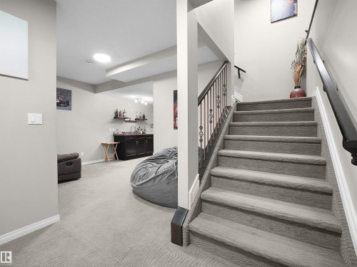 2422 Warry Place Sw, Edmonton, AB - Indoor Photo Showing Other Room