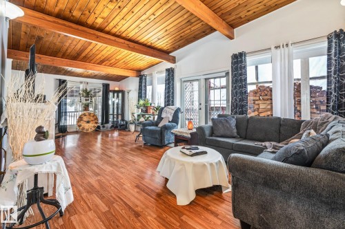 318 Main Street, Ferintosh, AB - Indoor Photo Showing Living Room