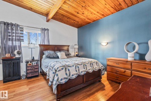 318 Main Street, Ferintosh, AB - Indoor Photo Showing Bedroom