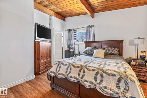 318 Main Street, Ferintosh, AB - Indoor Photo Showing Bedroom