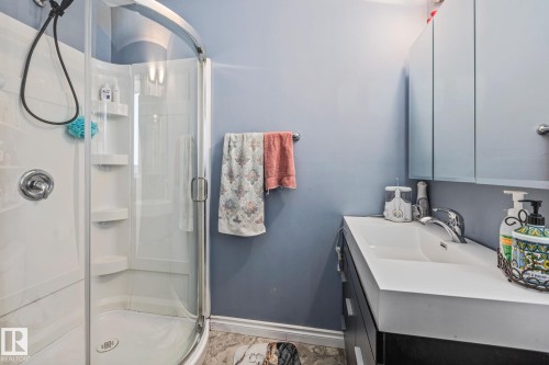 318 Main Street, Ferintosh, AB - Indoor Photo Showing Bathroom