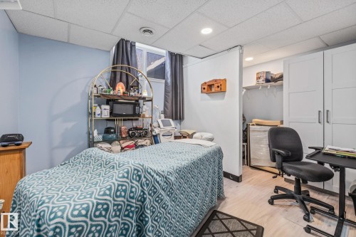 318 Main Street, Ferintosh, AB - Indoor Photo Showing Bedroom