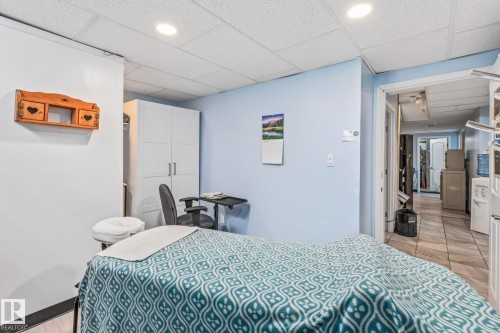 318 Main Street, Ferintosh, AB - Indoor Photo Showing Bedroom