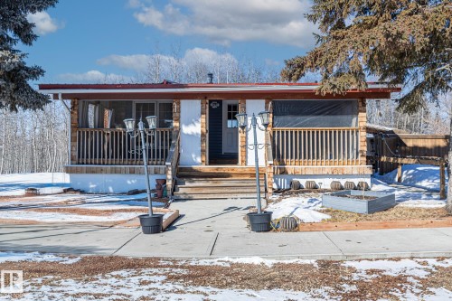 318 Main Street, Ferintosh, AB - Outdoor