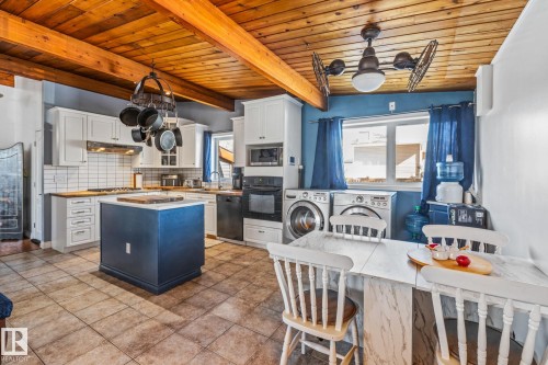 318 Main Street, Ferintosh, AB - Indoor Photo Showing Other Room