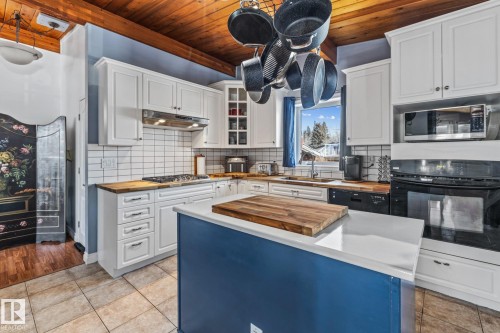 318 Main Street, Ferintosh, AB - Indoor Photo Showing Kitchen