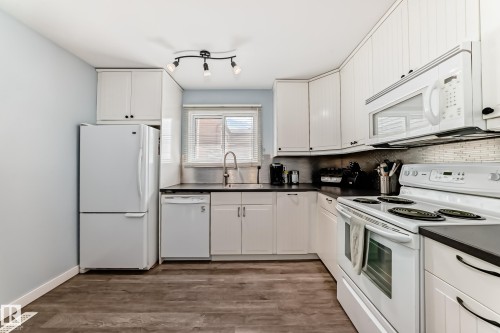 8113 27 Avenue, Edmonton, AB - Indoor Photo Showing Kitchen