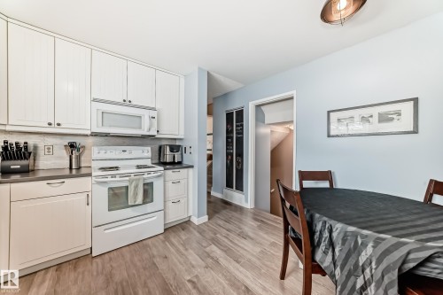 8113 27 Avenue, Edmonton, AB - Indoor Photo Showing Other Room