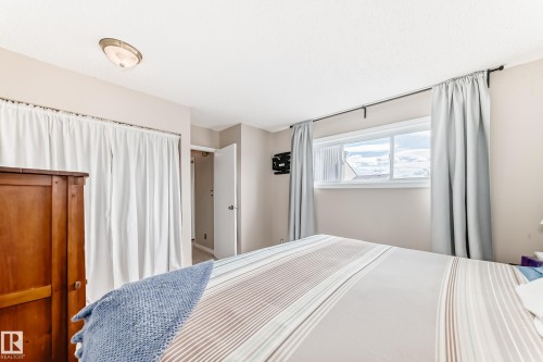 8113 27 Avenue, Edmonton, AB - Indoor Photo Showing Bedroom