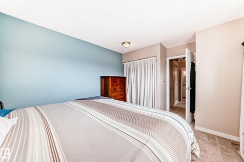 8113 27 Avenue, Edmonton, AB - Indoor Photo Showing Bedroom