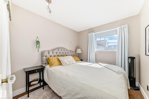 8113 27 Avenue, Edmonton, AB - Indoor Photo Showing Bedroom