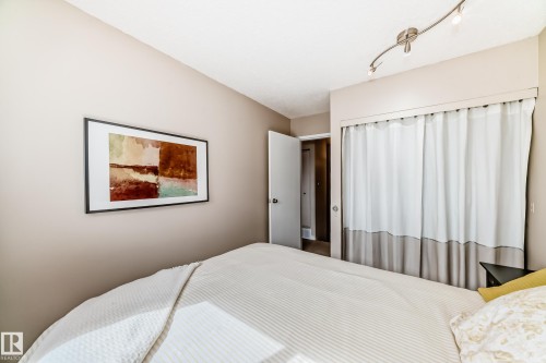 8113 27 Avenue, Edmonton, AB - Indoor Photo Showing Bedroom