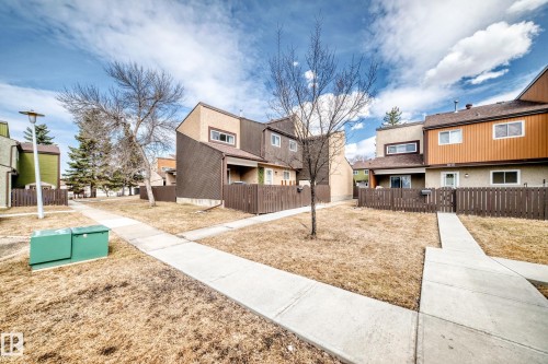 8113 27 Avenue, Edmonton, AB - Outdoor