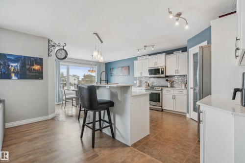21 Hillcrest Point(E), Fort Saskatchewan, AB - Indoor Photo Showing Kitchen With Upgraded Kitchen