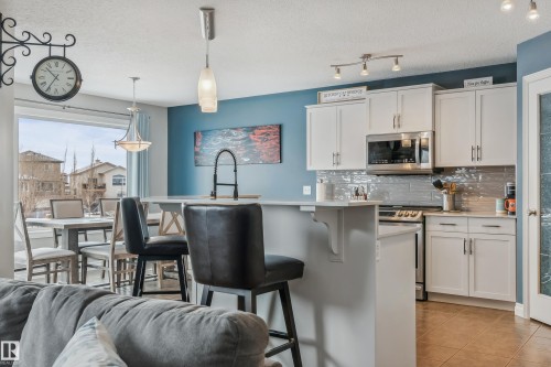 21 Hillcrest Point(E), Fort Saskatchewan, AB - Indoor Photo Showing Kitchen With Upgraded Kitchen