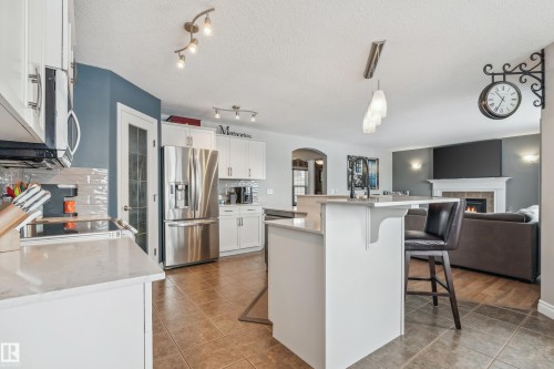 21 Hillcrest Point(E), Fort Saskatchewan, AB - Indoor Photo Showing Kitchen