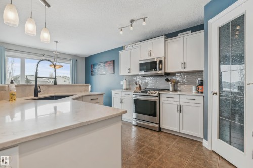 21 Hillcrest Point(E), Fort Saskatchewan, AB - Indoor Photo Showing Kitchen With Upgraded Kitchen