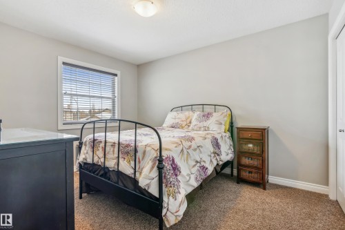 21 Hillcrest Point(E), Fort Saskatchewan, AB - Indoor Photo Showing Bedroom