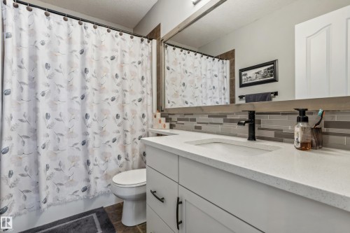 21 Hillcrest Point(E), Fort Saskatchewan, AB - Indoor Photo Showing Bathroom