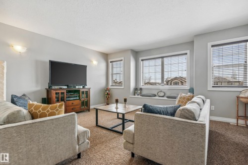 21 Hillcrest Point(E), Fort Saskatchewan, AB - Indoor Photo Showing Living Room