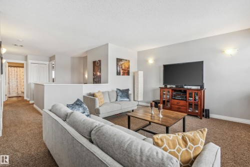 21 Hillcrest Point(E), Fort Saskatchewan, AB - Indoor Photo Showing Living Room