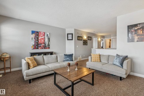 21 Hillcrest Point(E), Fort Saskatchewan, AB - Indoor Photo Showing Living Room