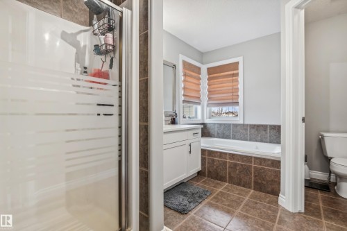 21 Hillcrest Point(E), Fort Saskatchewan, AB - Indoor Photo Showing Bathroom