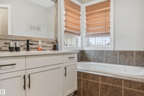 21 Hillcrest Point(E), Fort Saskatchewan, AB - Indoor Photo Showing Bathroom
