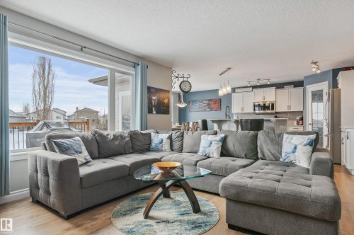 21 Hillcrest Point(E), Fort Saskatchewan, AB - Indoor Photo Showing Living Room