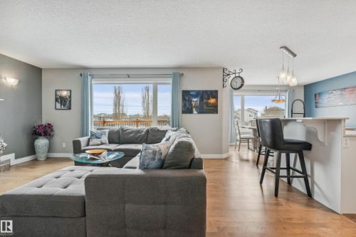 21 Hillcrest Point(E), Fort Saskatchewan, AB - Indoor Photo Showing Living Room