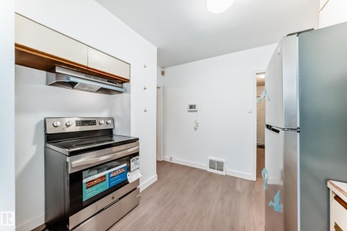 13919 107A Ave, Edmonton, AB - Indoor Photo Showing Kitchen