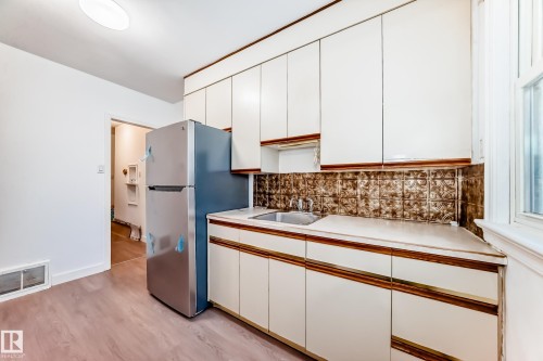 13919 107A Ave, Edmonton, AB - Indoor Photo Showing Kitchen