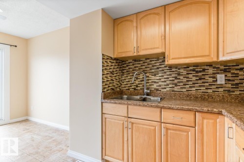 626 Willow Court, Edmonton, AB - Indoor Photo Showing Kitchen With Double Sink