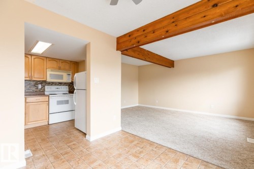 626 Willow Court, Edmonton, AB - Indoor Photo Showing Kitchen