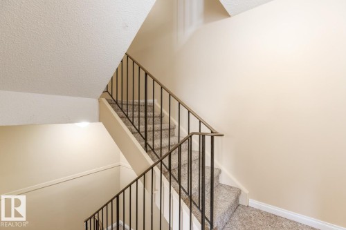 626 Willow Court, Edmonton, AB - Indoor Photo Showing Other Room