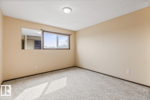 626 Willow Court, Edmonton, AB - Indoor Photo Showing Other Room