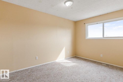 626 Willow Court, Edmonton, AB - Indoor Photo Showing Other Room