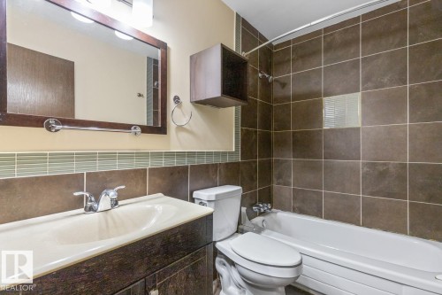 626 Willow Court, Edmonton, AB - Indoor Photo Showing Bathroom