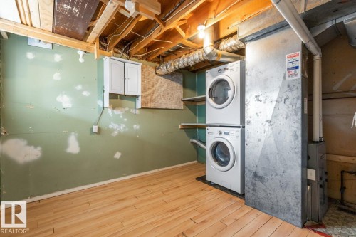 626 Willow Court, Edmonton, AB - Indoor Photo Showing Laundry Room